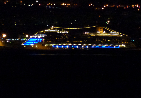 Costa Pacifica bei Ausfahrt