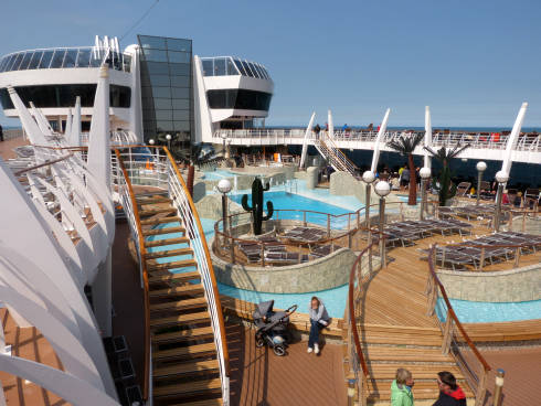 Offene Pool Landschaft Mitttig