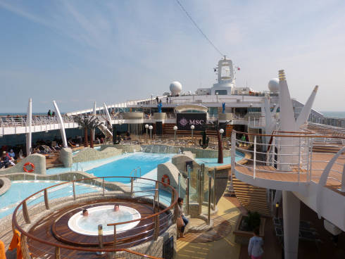 Offene Pool Landschaft Mitttig