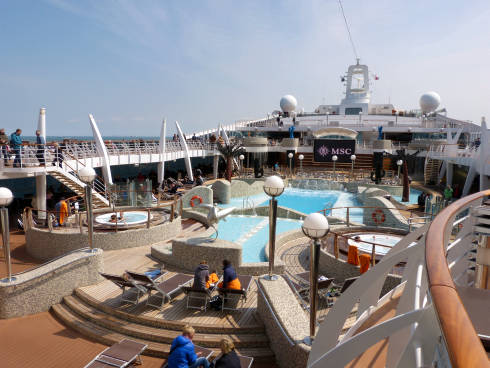 Offene Pool Landschaft Mitttig