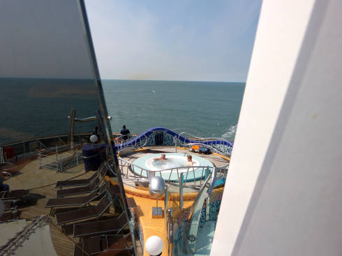 Offene Pool Landschaft achtern