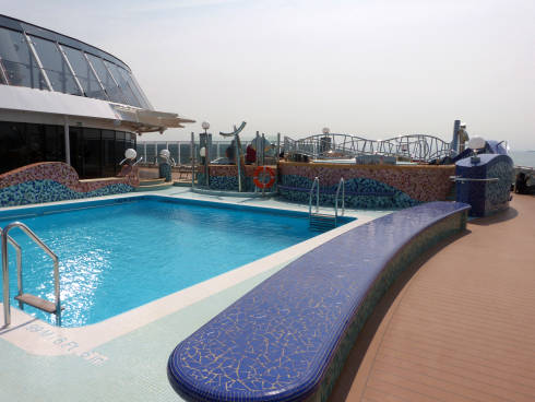 Offene Pool Landschaft achtern