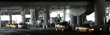 Taxis vor dem Airport
