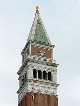 Spitze der Campanile